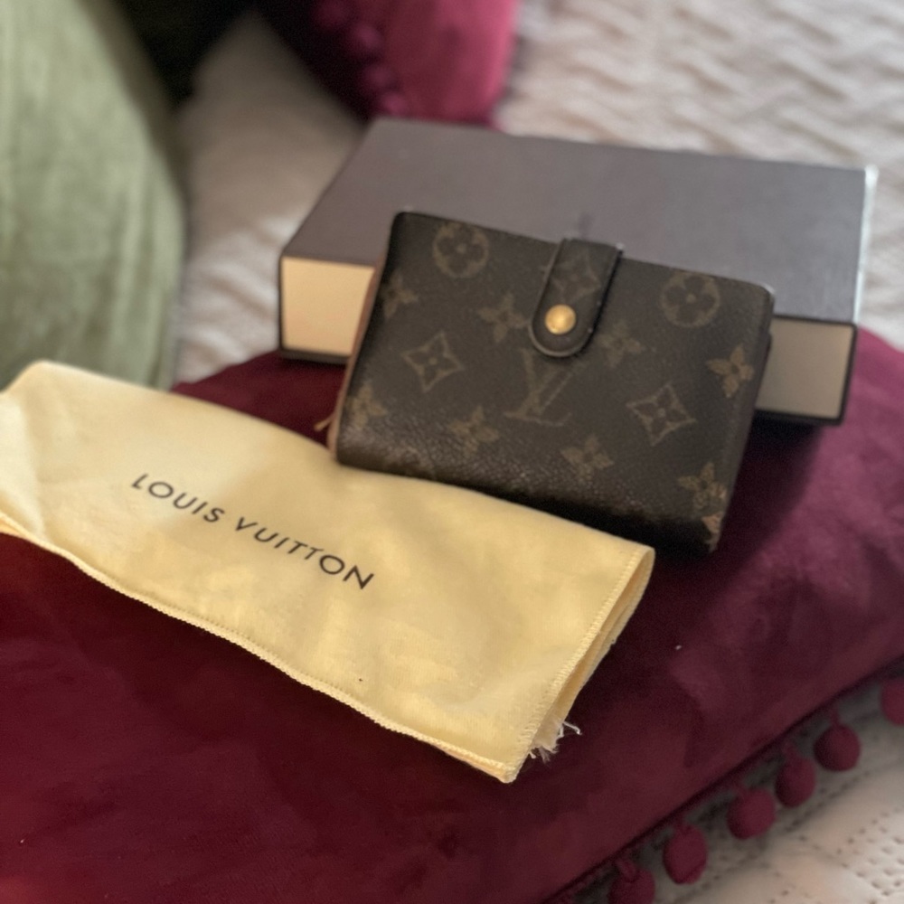 Authentic Louis Vuitton Ladies Wallet